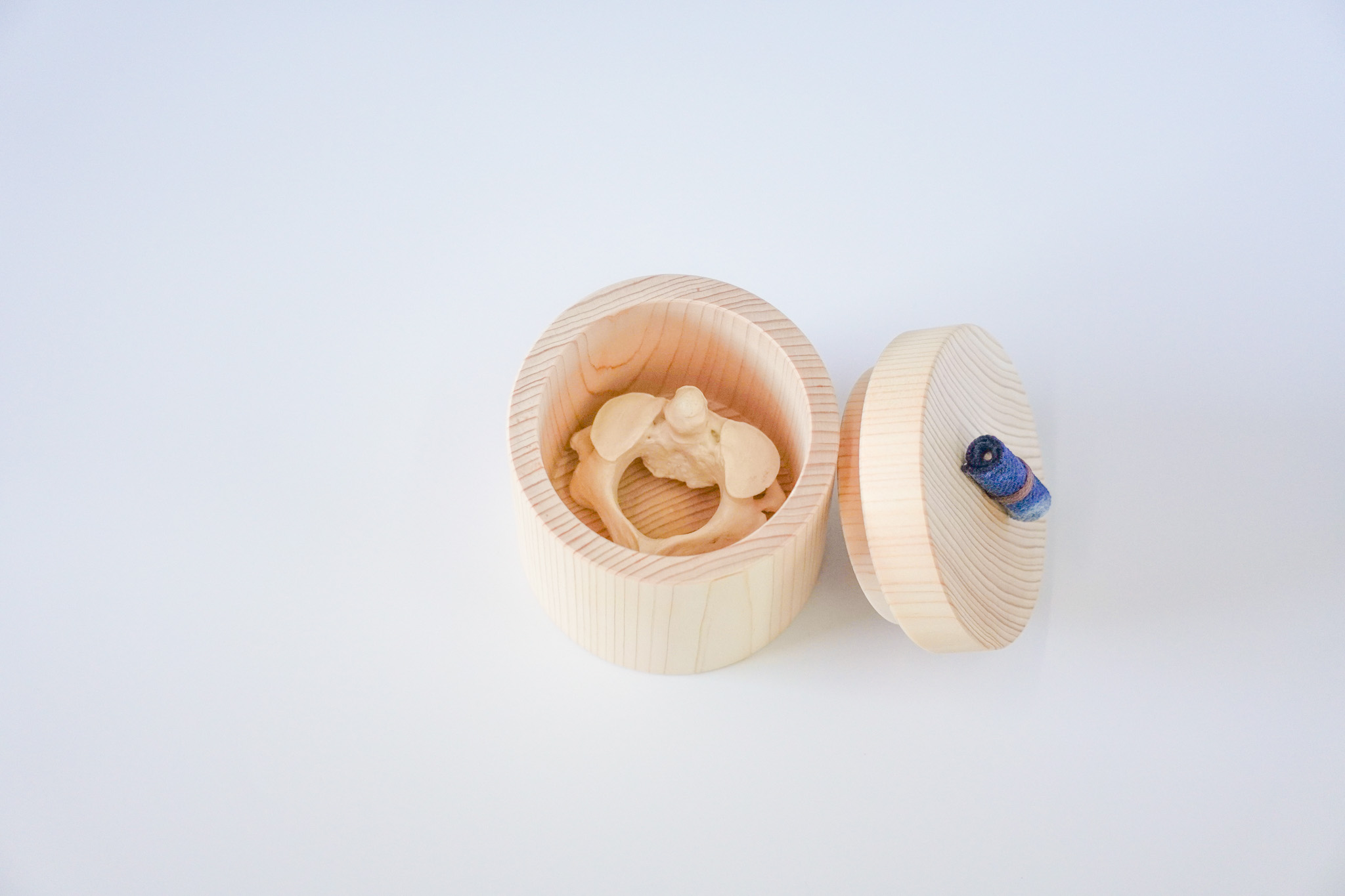 なぜ喉仏を分骨するのか ――骨壺に込める想い