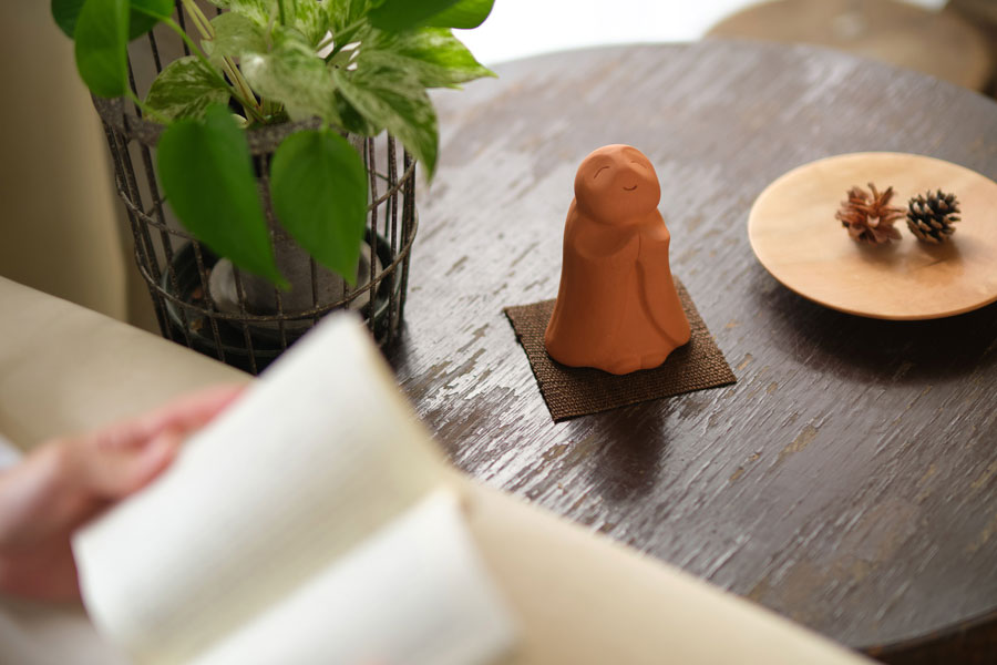 手元供養赤地蔵日常風景